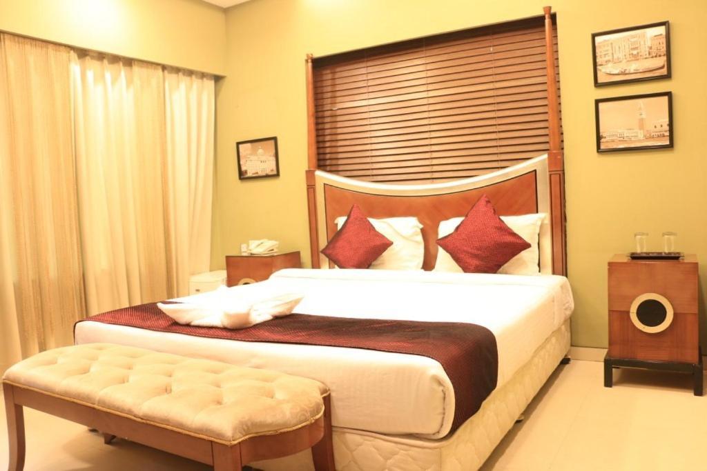 Jalsa Hotel & Banquets,Indore Exterior foto